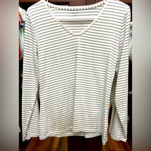 Garnet Hill Small V-Neck Long Sleeve Shirt Gray & Cream Stripes